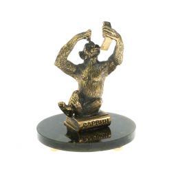 Статуэтка &amp;quot;Обезьяна с телефоном&amp;quot; на нефрите из бронзы